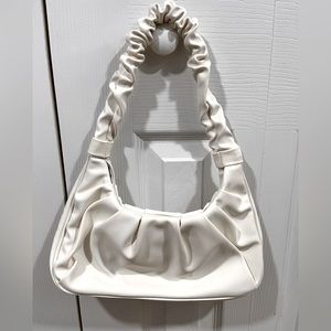 Olivia & Kate - Scrunchie Purse. Off-White color.